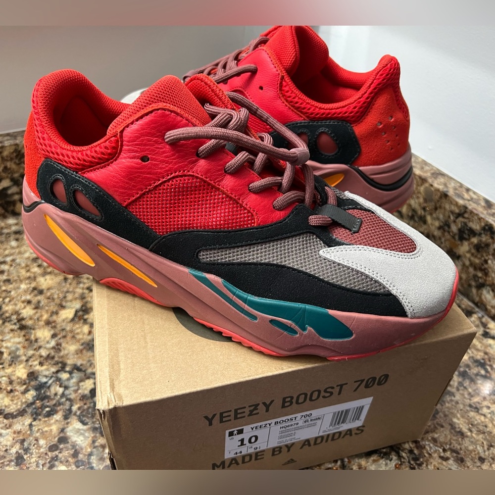 adidas Yeezy Boost 700
Hi-Res Red SIZE 10